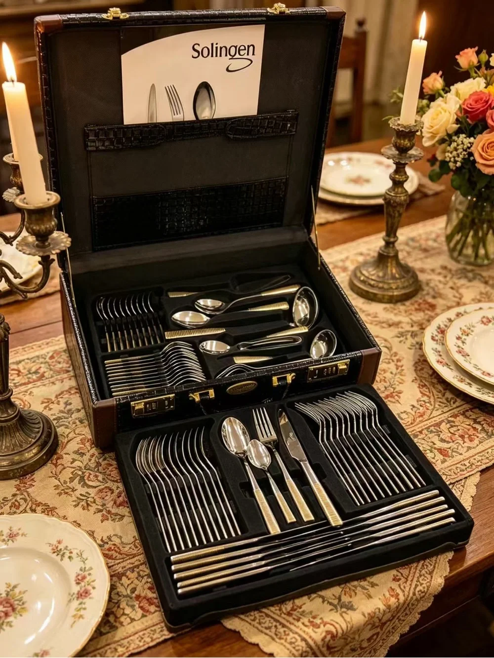 Gold-Striped Stainless Steel Flatware Set - Elegant Dining Collection 72 Piece